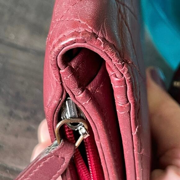 Chanel CC French Lambskin Wallet in a rare raspberry color COA Authentic - Picture 5 of 11